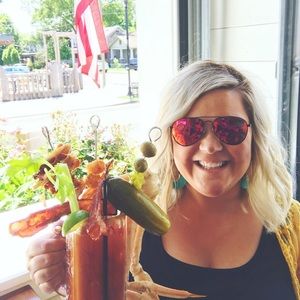 Meet your Posher, Adrianne